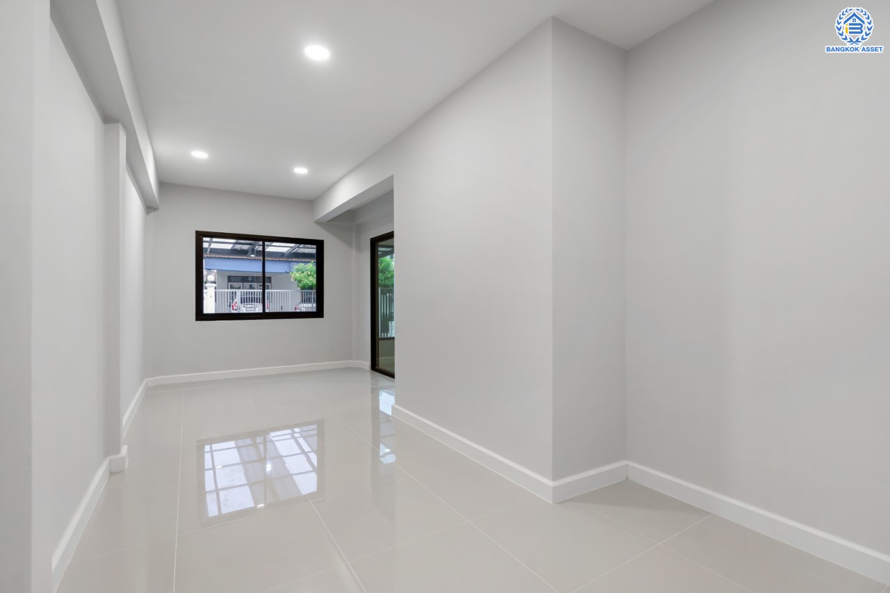 บ้านมือสองตกแต่งใหม่ ม.ปั้นทอง3 ลาดปลาเค้า76 เนื้อที่ 41.3 ตร.ว. ฟังก์ชัน 3 ห้องนอน 2 ห้องน้ำ 1 ห้องอเนกประสงค์ จอดรถได้ 2 คัน สภาพแวดล้อมเยี่ยม เชื่อมต่อ ถ.ประเสริฐมนูกิจ, ถ.เกษตร-นวมินทร์ ใกล้ ม.เกษตร, รถไฟฟ้าสายสีเขียว "สถานีเสนานิคม" และทางด่วน "ฉลองรัช"